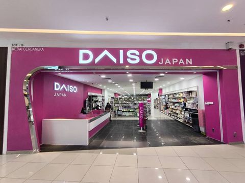 DAISO storefront