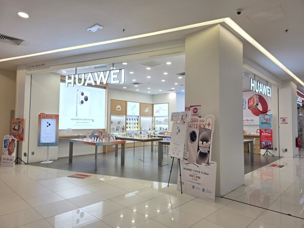 HUAWEI storefront at KIPMall Setapak
