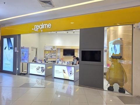 Realme storefront