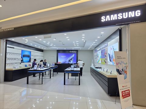 Samsung Store storefront